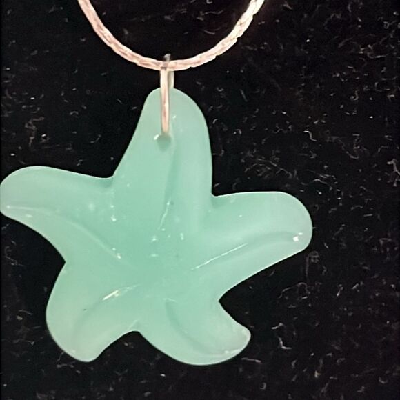 Silver .925 Necklace with Green Cultured Sea Glass Star Fish Pendant NWT - Picture 1 of 5